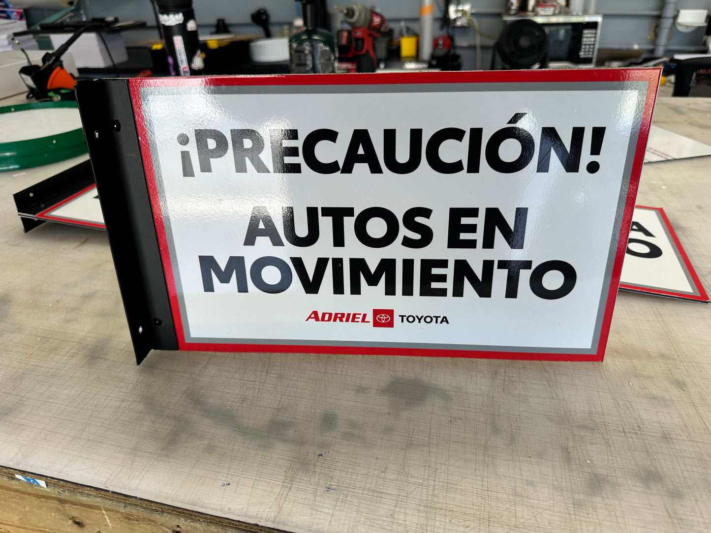 Flat blade sign