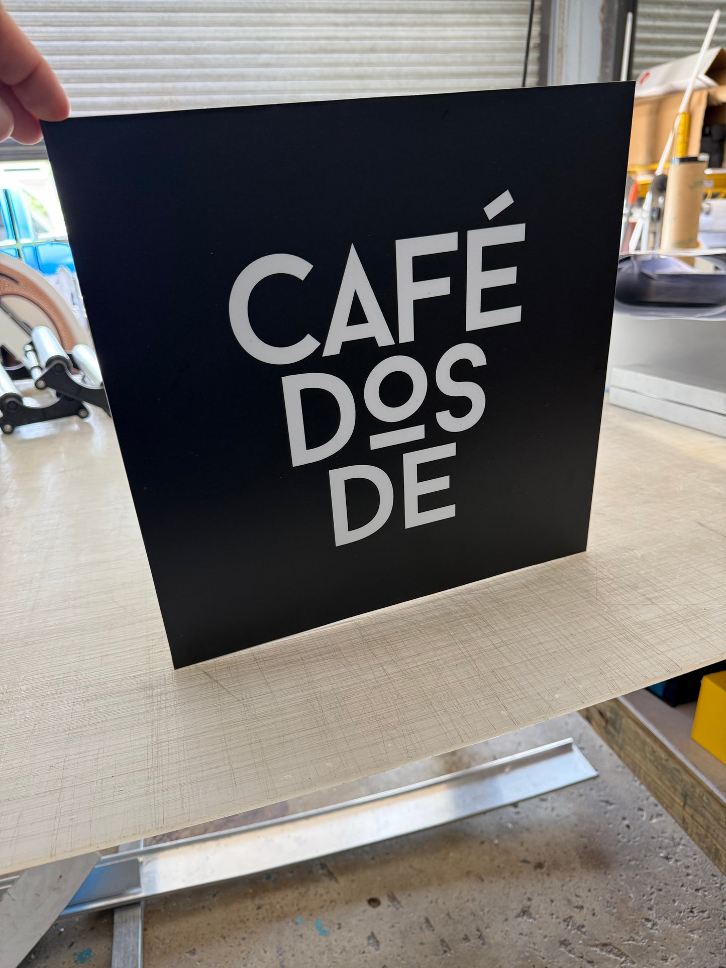 Flat blade sign