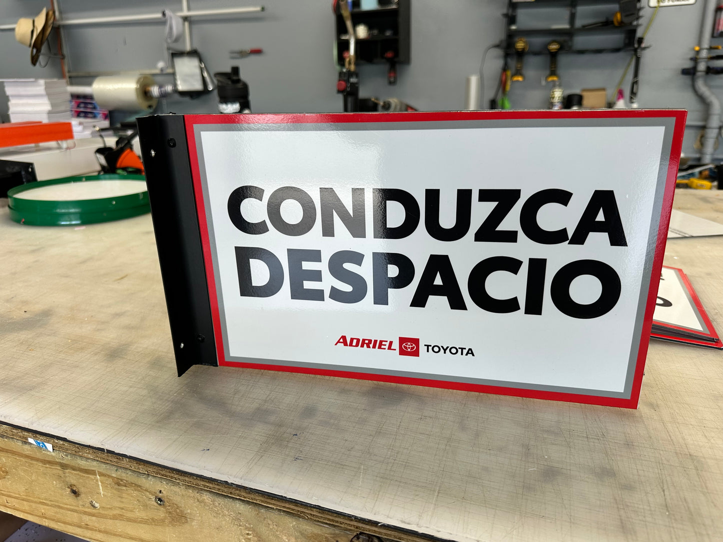 Flat blade sign