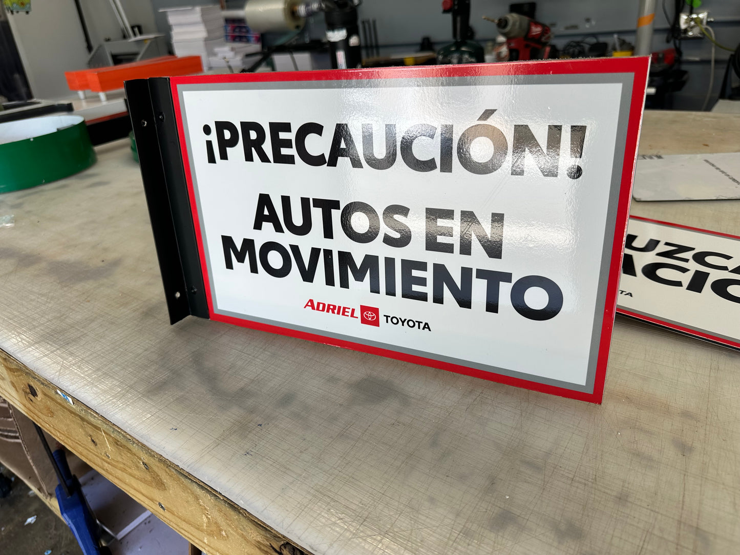 Flat blade sign